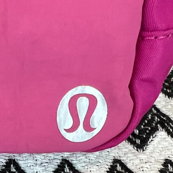 NWOT Pink Lychee / Ripened Raspberry OG lululemon Everywhere Belt Bag EBB 1L - Picture 3 of 10